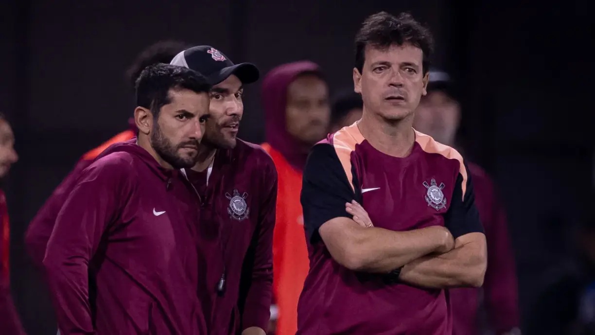 Nos bastidores, Corinthians fala em ‘dia D’ para Fernando Diniz Nos bastidores, Corinthians fala em ‘dia D’ para Fernando Diniz