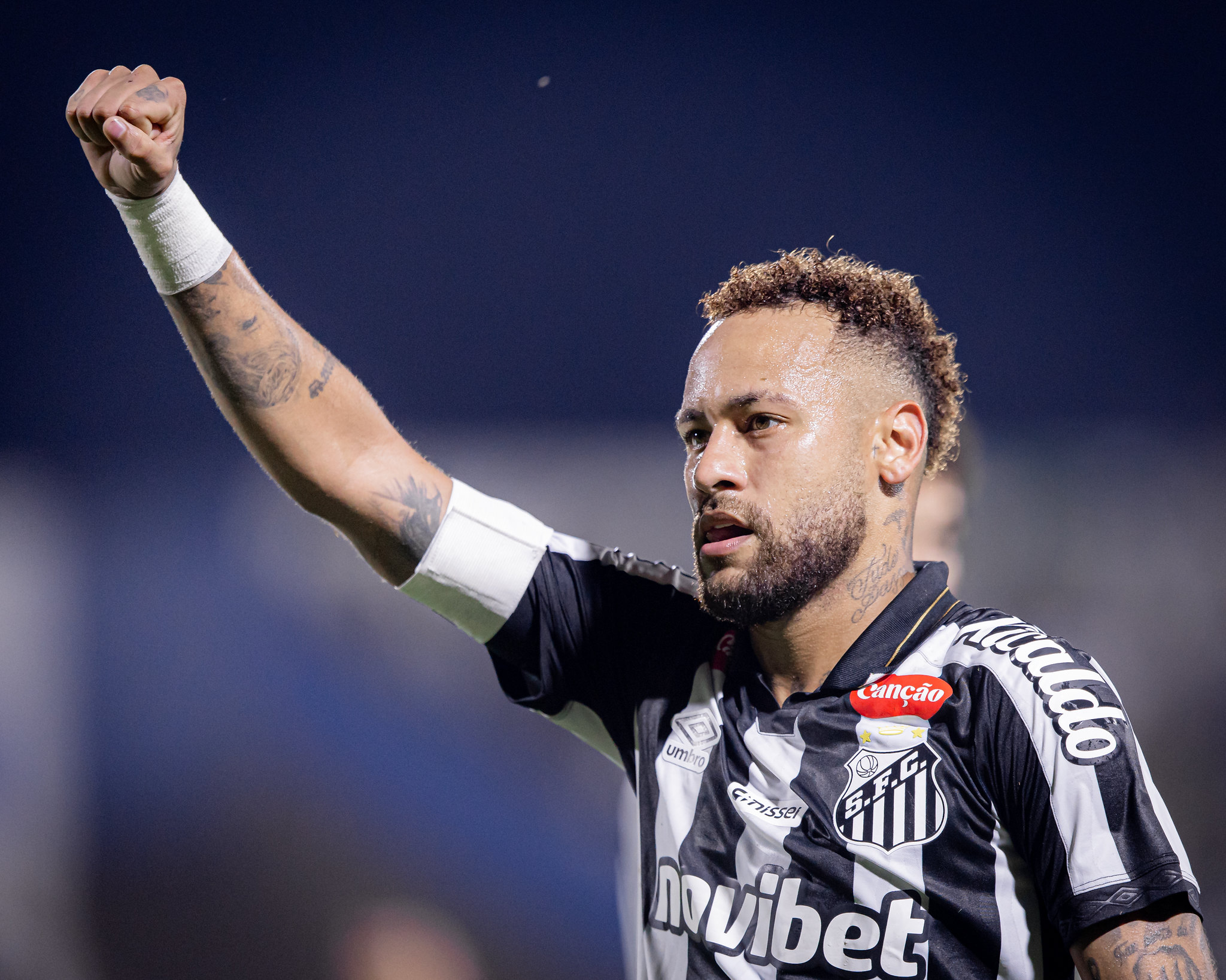 Torcedores do Atlético-MG ”se vingam” de Neymar em vídeo Torcedores do Atlético-MG ”se vingam” de Neymar em vídeo