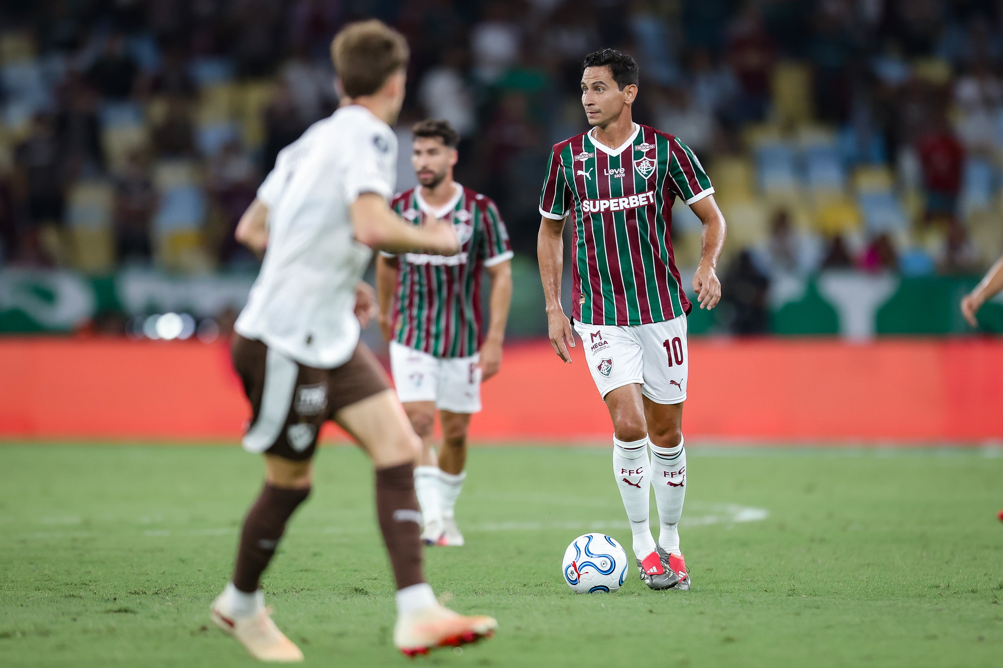 Regulamento da Conmebol prevê multa ao Fluminense por Julian Milan e Paulo Henrique Ganso Regulamento da Conmebol prevê multa ao Fluminense por Julian Milan e Paulo Henrique Ganso