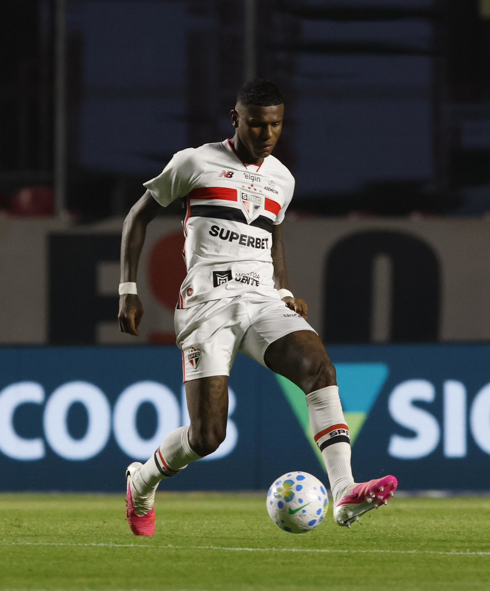 Arboleda, Alan Franco, Rafael Tolói, Sabino, Lucas Ramon, Maik, Domingos Duarte, Luis Osorio, Aurélio Buta e Dória: os jogadores do São Paulo com mais cortes por jogo no Brasileirão 2026 Arboleda, Alan Franco, Rafael Tolói, Sabino, Lucas Ramon, Maik, Domingos Duarte, Luis Osorio, Aurélio Buta e Dória: os jogadores do São Paulo com mais cortes por jogo no Brasileirão 2026