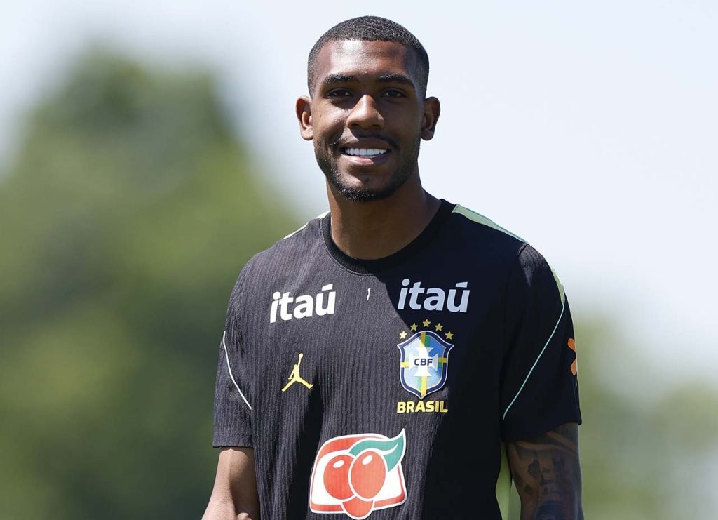 Em treino da Seleção, Rayan manda recado à torcida do Vasco Em treino da Seleção, Rayan manda recado à torcida do Vasco