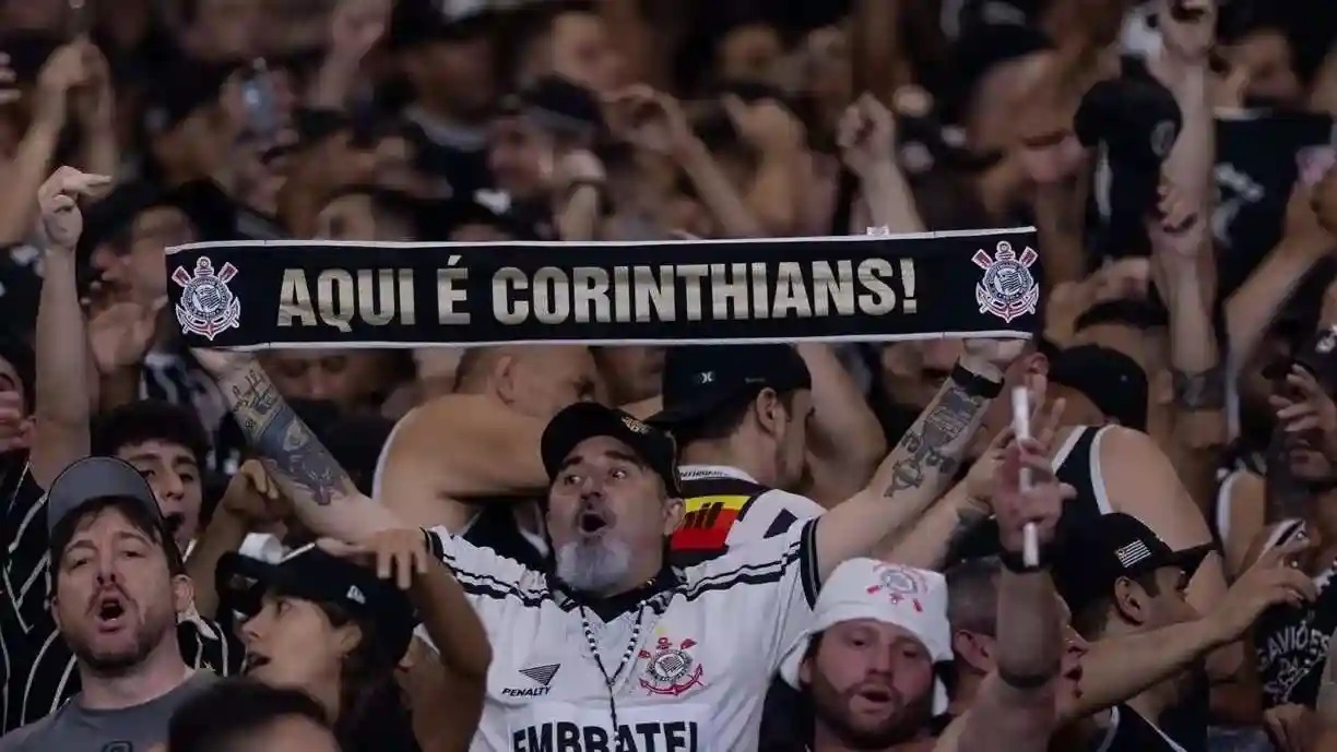Memphis Depay, Rodrigo Garro, Hugo Souza, Gustavo Henrique, Diniz e Raniele participam de reunião com as torcidas organizadas do Corinthians Memphis Depay, Rodrigo Garro, Hugo Souza, Gustavo Henrique, Diniz e Raniele participam de reunião com as torcidas organizadas do Corinthians