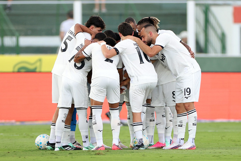 Volante do Botafogo se apresenta à Seleção Brasileira Volante do Botafogo se apresenta à Seleção Brasileira