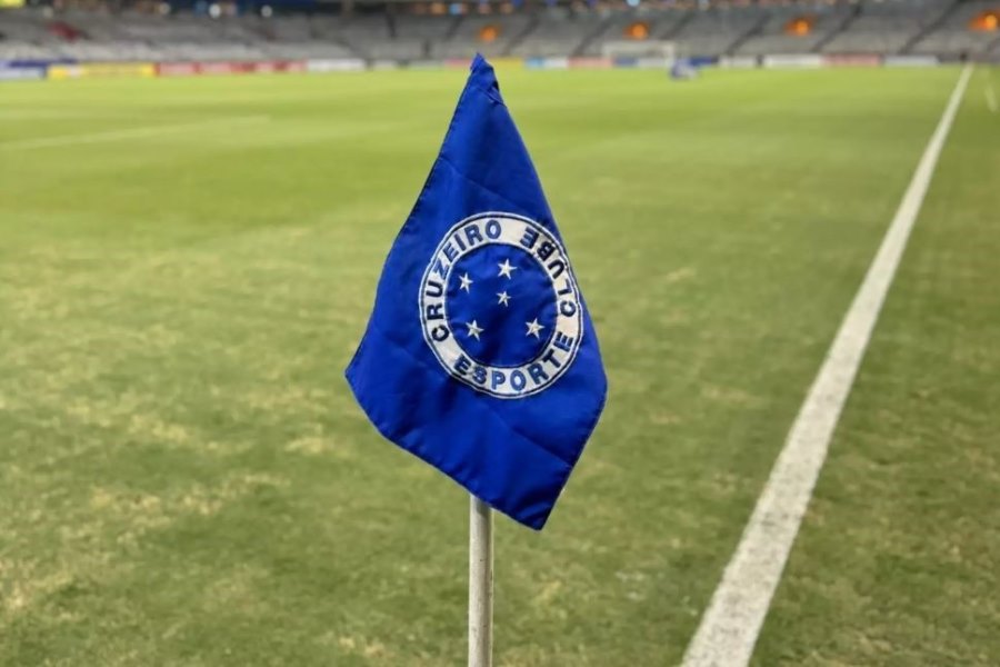 Ele deixou o Cruzeiro sem nunca ter estreado pelos profissionais Bandeira do Cruzeiro