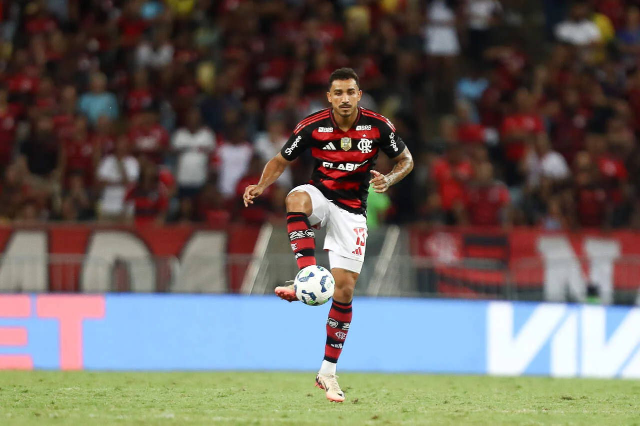Danilo revela reação de filho tricolor ao saber de acordo com o Flamengo: “Se trancou” Danilo revela reação de filho tricolor ao saber de acordo com o Flamengo: “Se trancou”