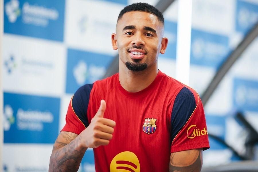 Gabriel Jesus é anunciado pelo Barcelona após deixar o Arsenal