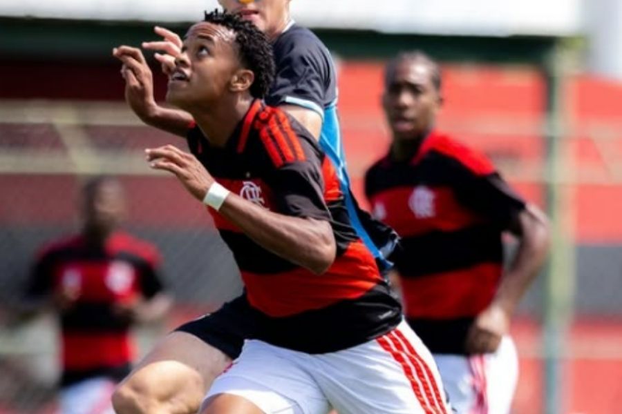 Vídeo: cria do Flamengo marca golaço e viraliza nas redes sociais