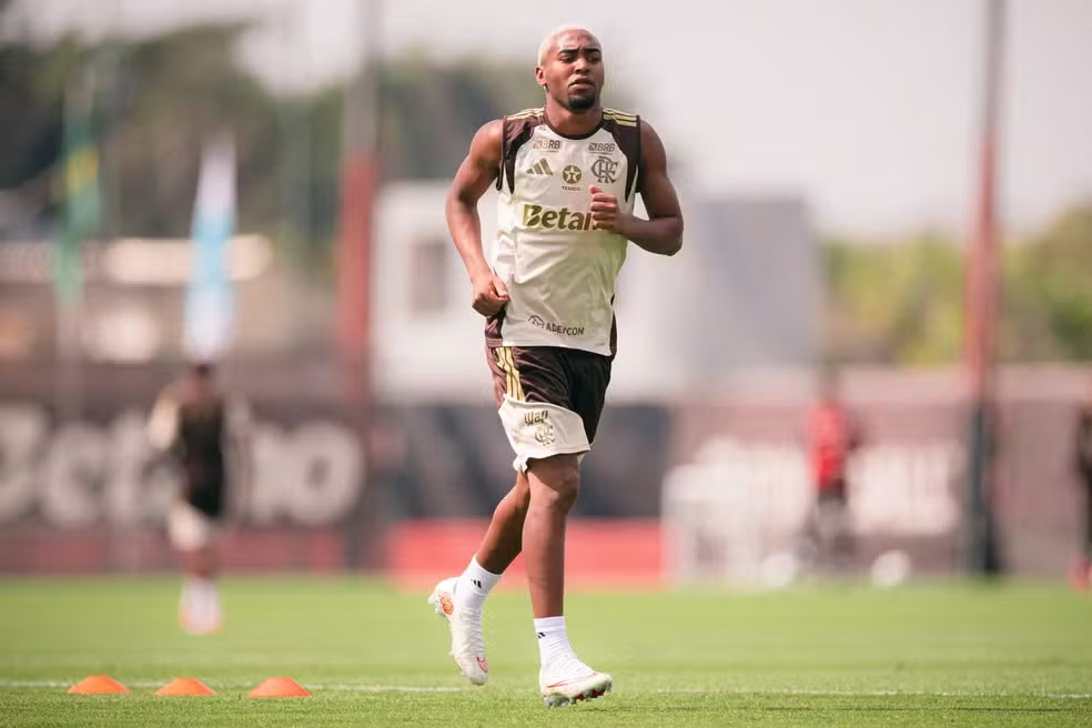 Flamengo recebe proposta do exterior por Lorran