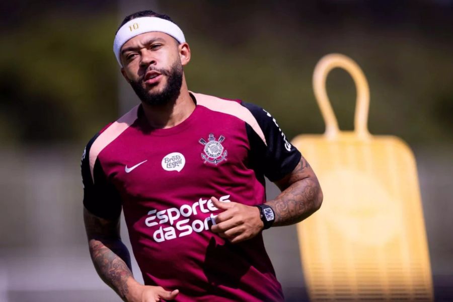 Pixação com “Fora Memphis” marca protesto na sede do Corinthians após eliminação Pixação com “Fora Memphis” marca protesto na sede do Corinthians após eliminação