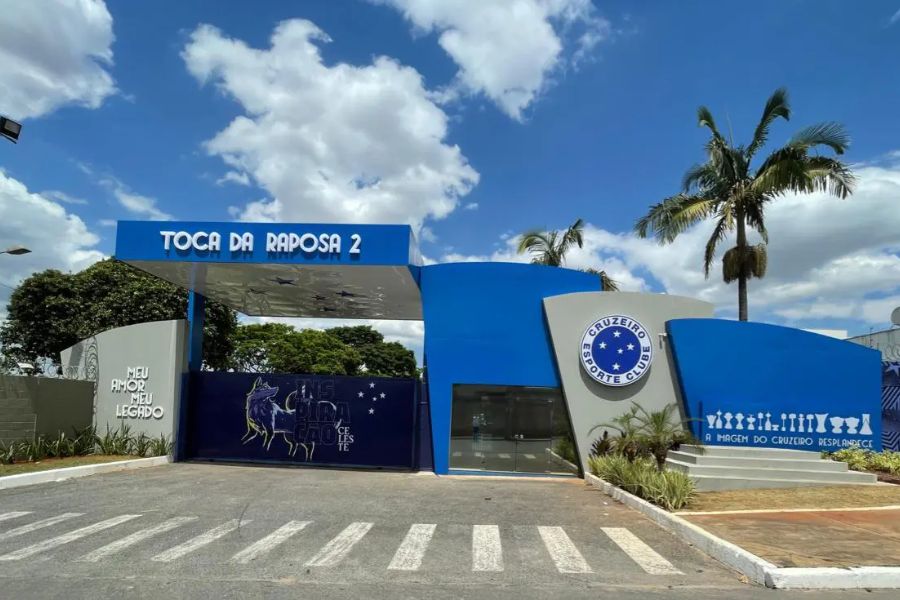 Zagueiro assina contrato com o Cruzeiro Zagueiro assina contrato com o Cruzeiro