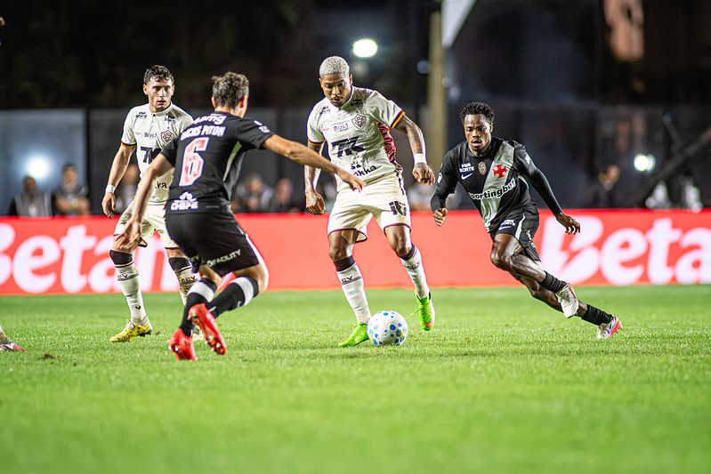 Vitória x Vasco: prováveis escalações e onde assistir