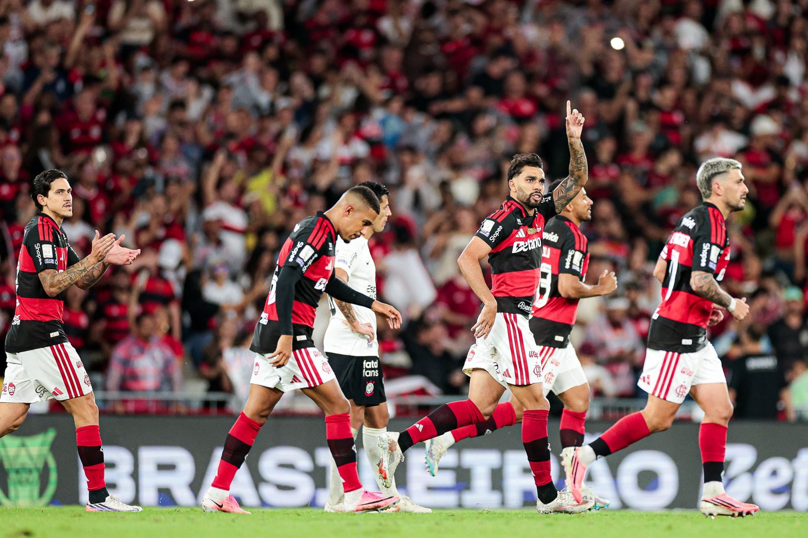 Flamengo pode ter 2 nomes entre os 3 maiores artilheiros brasileiros da Libertadores Flamengo pode ter 2 nomes entre os 3 maiores artilheiros brasileiros da Libertadores