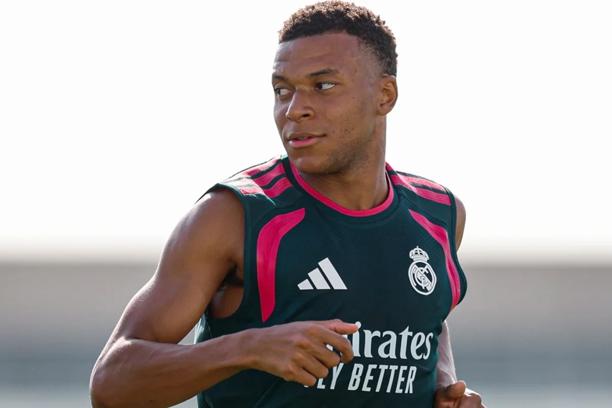 Mbappé rompe acordo e assina novo contrato Mbappé rompe acordo e assina novo contrato