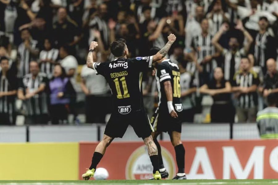 Atlético x Santos: Bernard marca gol e atinge recorde histórico na Arena MRV Bernard durante comemoração de gol pelo Atlético-MG (Foto: Pedro Souza / Atlético)