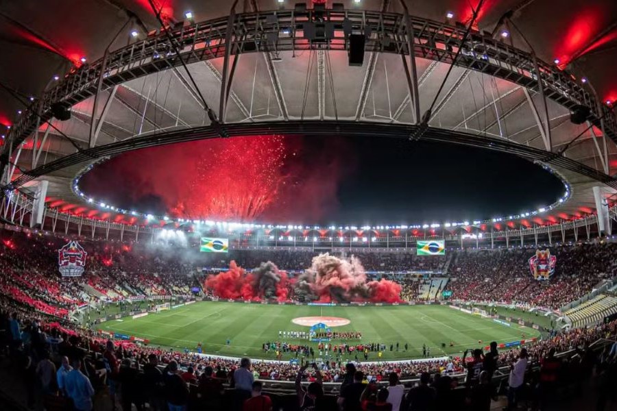 Bastidores fervem no Flamengo com pressão por gramado no Maracanã Torcida do Flamengo no Maracanã