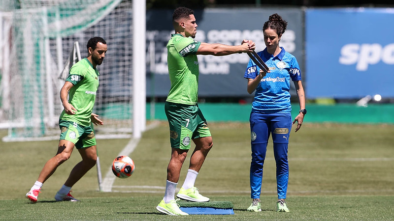 Paulinho ganha previsão de retorno ao Palmeiras Paulinho ganha previsão de retorno ao Palmeiras