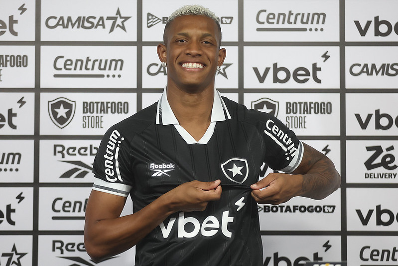 Botafogo espera receber proposta de 168 milhões por Danilo Botafogo espera receber proposta de 168 milhões por Danilo