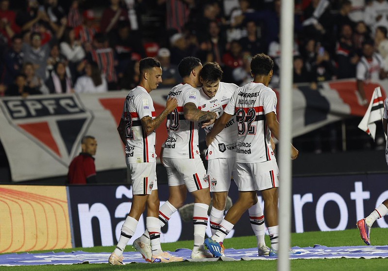 Alerta ligado! São Paulo pode perder quatro jogadores titulares Alerta ligado! São Paulo pode perder quatro jogadores titulares