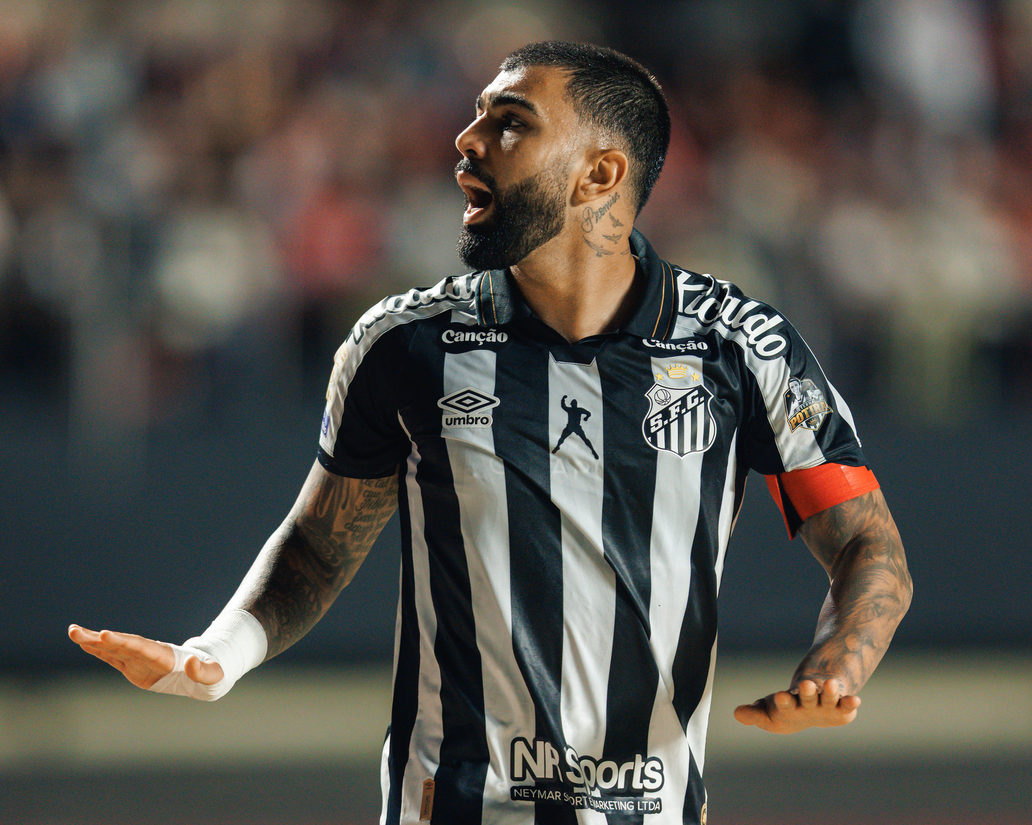 Gabigol usa título do Flamengo para provocar o Atlético-MG Gabigol usa título do Flamengo para provocar o Atlético-MG