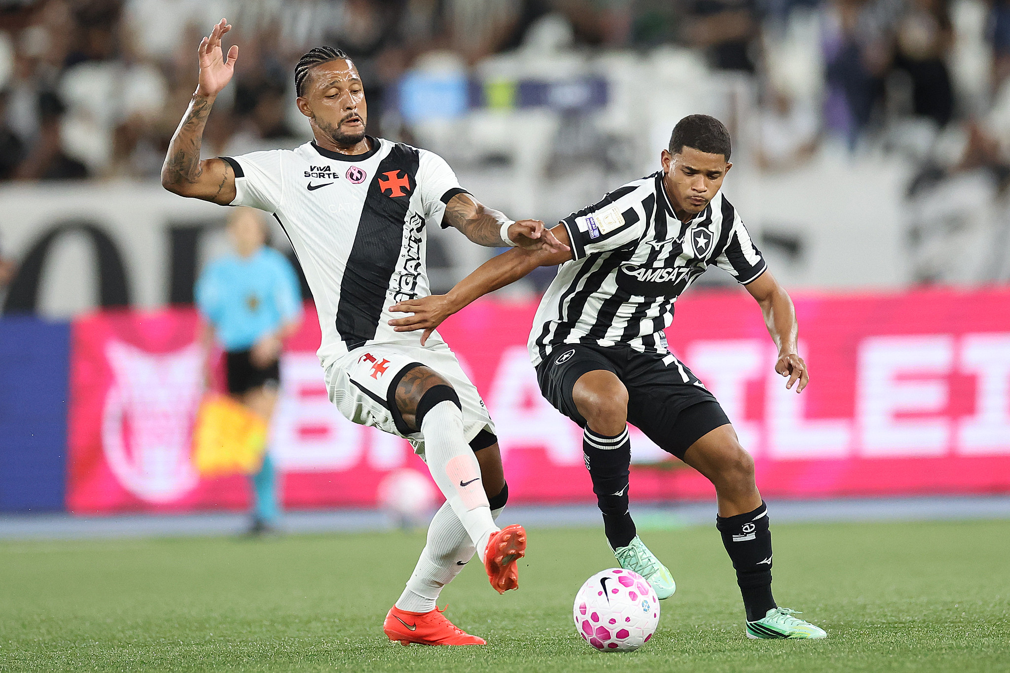 Influenciador do Corinthians se rende e exalta o Vasco Influenciador do Corinthians se rende e exalta o Vasco