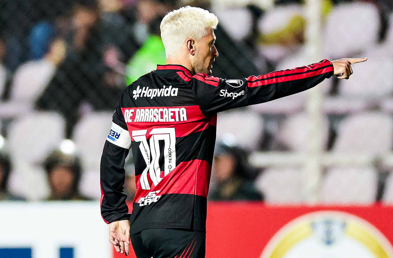 Jogador questionado pela torcida do Flamengo poderá substituir Arrascaeta Jogador questionado pela torcida do Flamengo poderá substituir Arrascaeta
