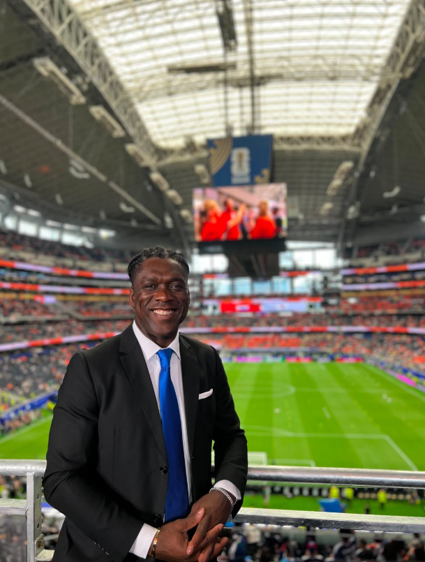 Seedorf, ex-Botafogo e Milan, é o novo técnico do Corinthians Seedorf, ex-Botafogo e Milan, é o novo técnico do Corinthians