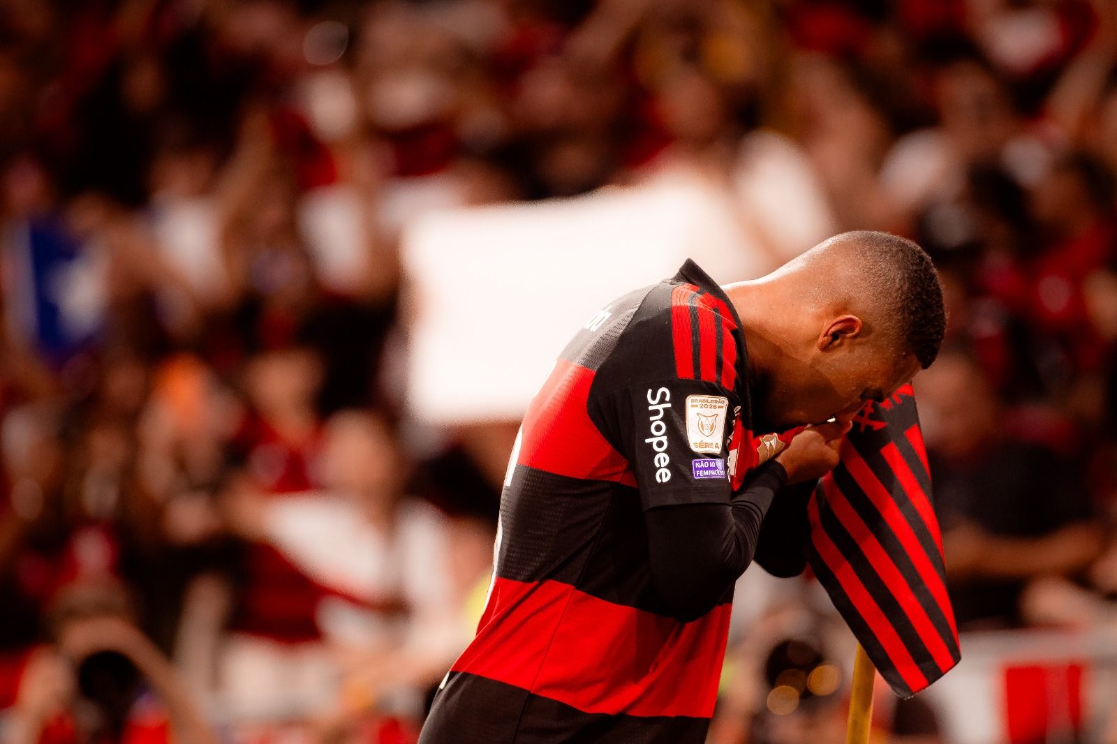 Samuel Lino é sincero ao falar sobre a torcida do Flamengo Samuel Lino é sincero ao falar sobre a torcida do Flamengo