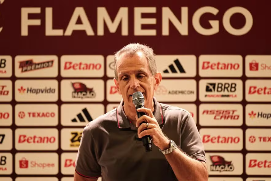 Novo reforço do Flamengo chegará ao RJ na próxima segunda Novo reforço do Flamengo chegará ao RJ na próxima segunda